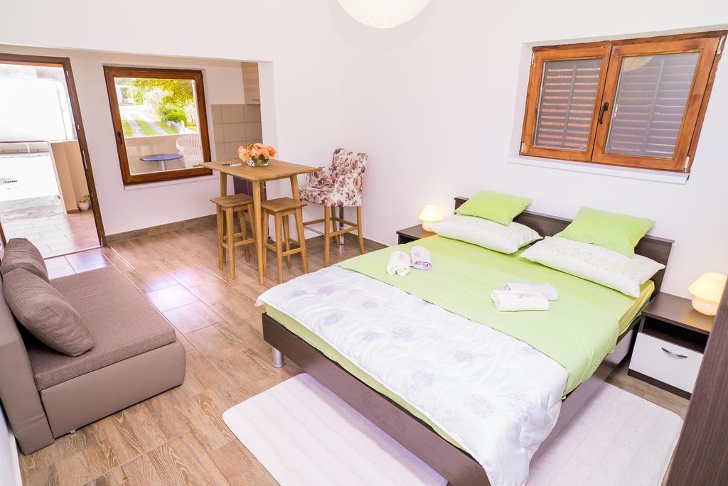 סטאריגרד-פקלניצה Apartments And Rooms Mare-Monti מראה חיצוני תמונה