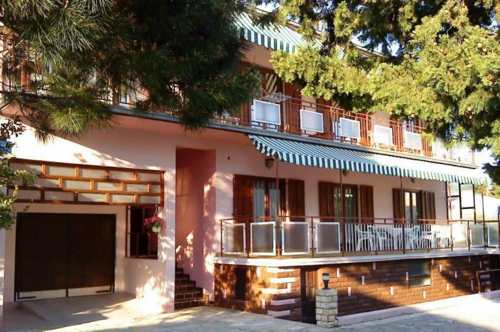 סטאריגרד-פקלניצה Apartments And Rooms Mare-Monti מראה חיצוני תמונה